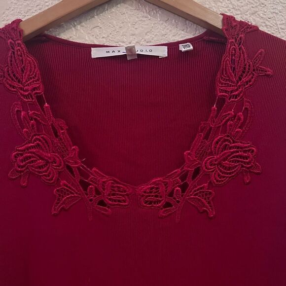 Max Studio Lace Cutout Knit Sweater Dress Sz Med Red Flutter Sleeves Midi A-Line - Picture 4 of 11